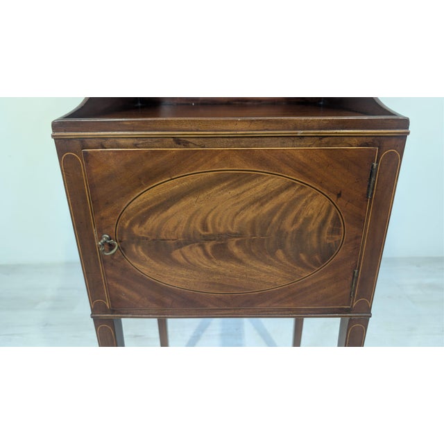 Brown Antique Georgian Bedside Table in Mahogany with Marquetry For Sale - Image 8 of 18
