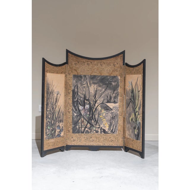 Small Japanese silk and paper screen with three folding sheets, made in the 19th century. XIX, intervened in 1964 by Jesús...