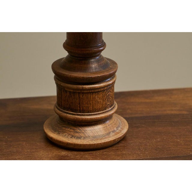 Mid-Century Accent Table Lamp in Oak and Patinated Brass with Raffia Shade, 1950s For Sale - Image 4 of 11