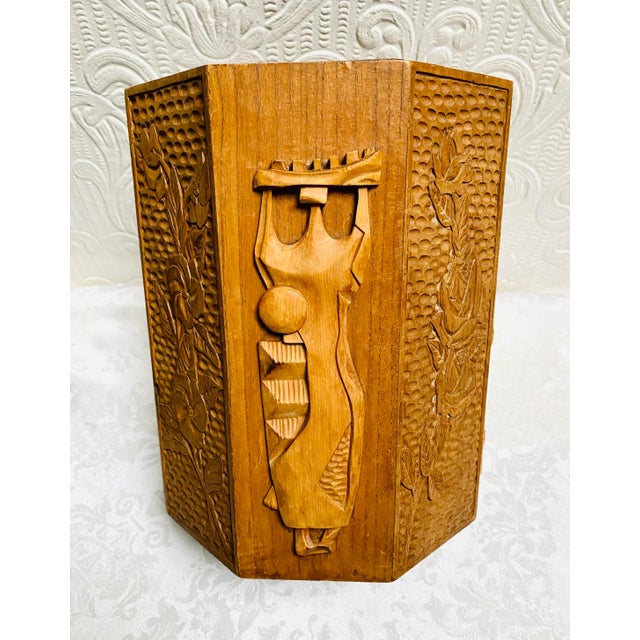 The best, most artistic MCM Wine Holder or ice bucket ever. There is a hole in the top of the lid for the bottle to fit...