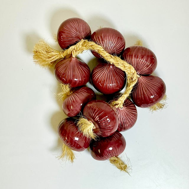1970s Vintage Boho Chic French Hollywood Regency Majolica Trompe L’Oeil Red Onions - String of 11 For Sale - Image 10 of 13