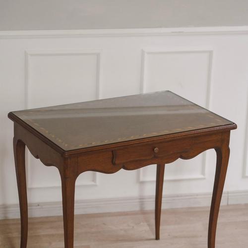 French Writing Desk with Glass Top and Inlays, Early 20th Century For Sale - Image 4 of 15