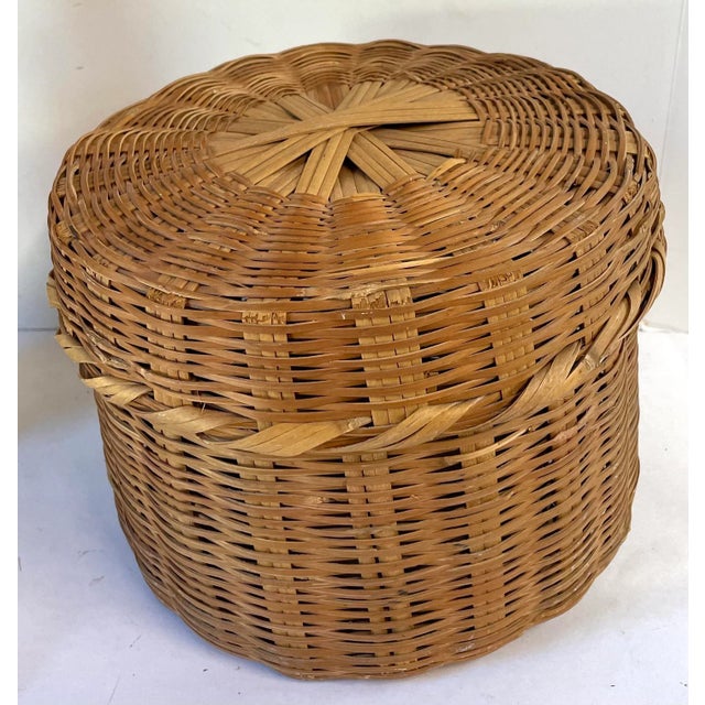 Nice large vintage Chinese lidded basket! Lots of great uses for This one!
