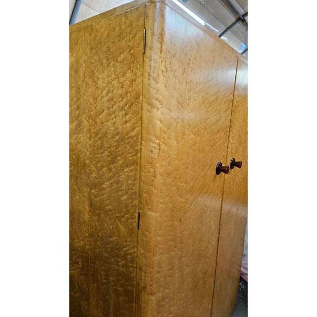 Art Deco British Birdseye Maple Wardrobe with Phenolic Handles, 1930 For Sale - Image 4 of 12