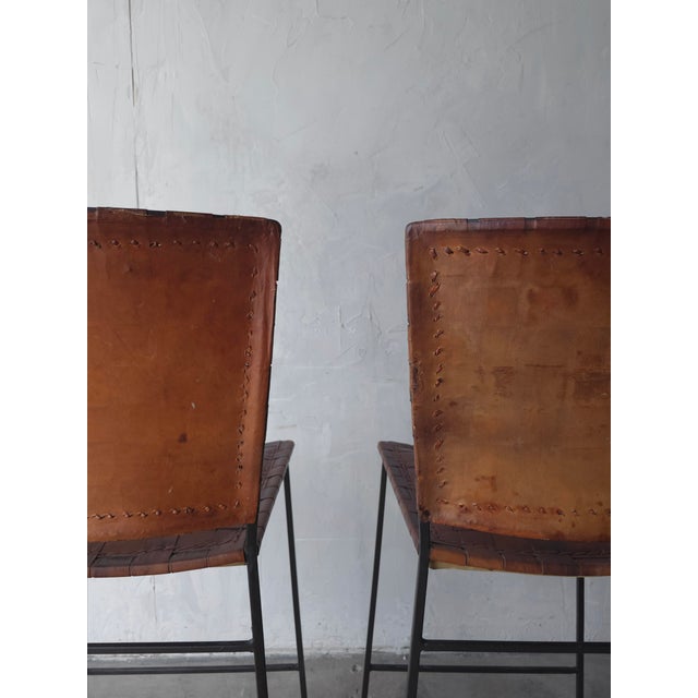 Brown Pair of 1950s Woven Leather and Iron Bar Stools After Swift and Monell For Sale - Image 8 of 9