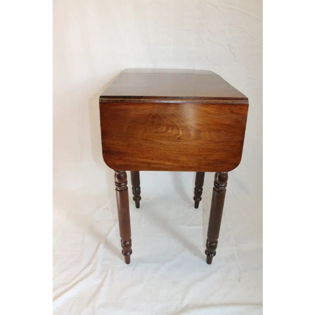 Early 19th Century 19th C. American Walnut Drop Leaf Side End Pembroke Table With Two Drawers For Sale - Image 5 of 7