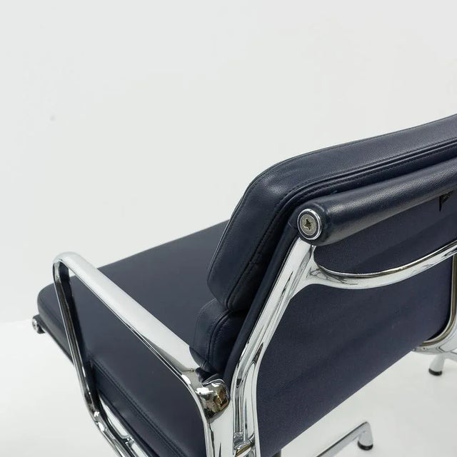 EA 208 Soft Pad Alu Group Office Chair by Charles & Ray Eames for Vitra For Sale - Image 8 of 17