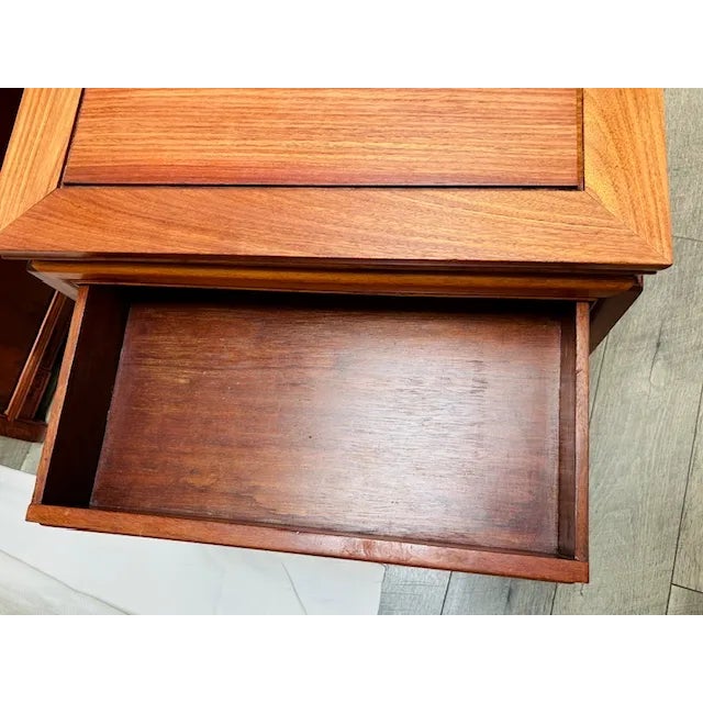 1960s Pair of Chinese Mid Century Rosewood Chippendale Nightstands or Side Tables For Sale - Image 11 of 15