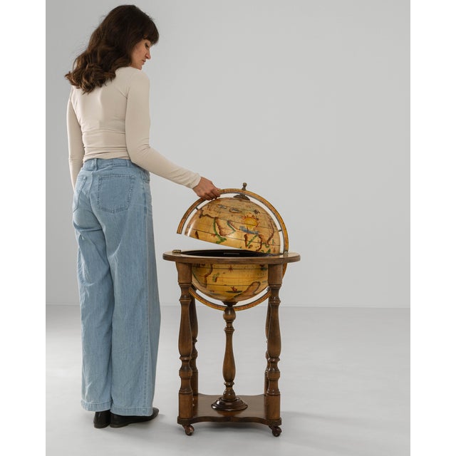 Baroque 1970s French Baroque Style Globe Bar Cart With Wheels For Sale - Image 3 of 18