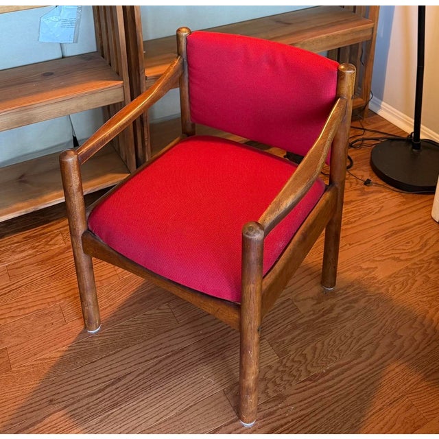 Gunlocke Mid-Century Lounge Chair in Walnut and Red Upholstery For Sale - Image 4 of 7