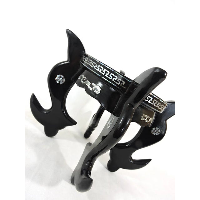 Chinoiserie Vintage Black Lacquer and Inlaid Mother of Pearl Vase Display Stand or Pedestal 7.25” (Asian) For Sale - Image 3 of 7