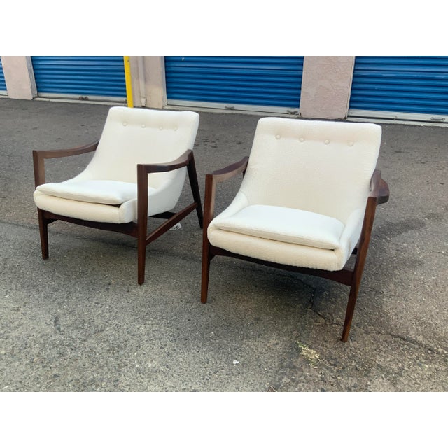 Modern Walnut Mid Century Style Lounge Chairs in Cream Boucle. - Pair For Sale - Image 4 of 12