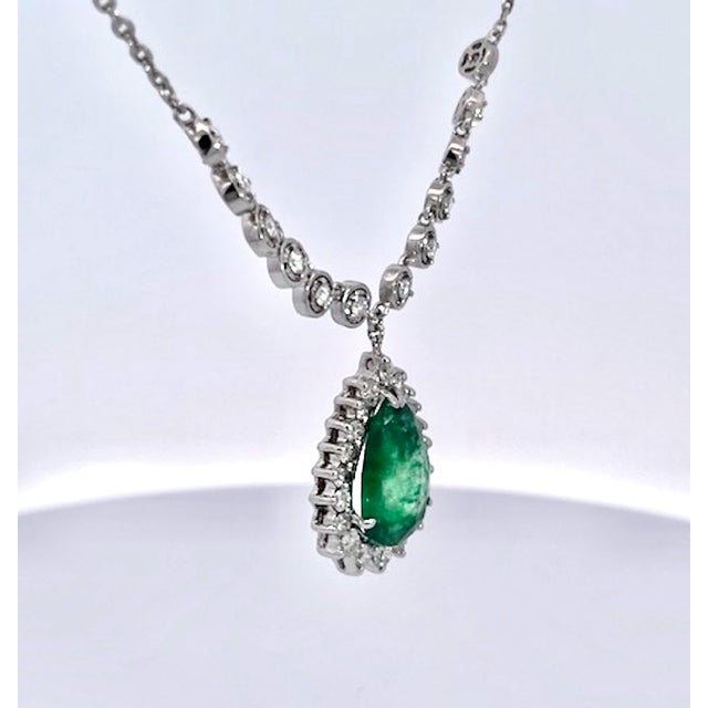 Art Deco Pear-Shaped Cabochon Emerald & Diamond Halo Pendant Necklace in White Gold For Sale - Image 3 of 12