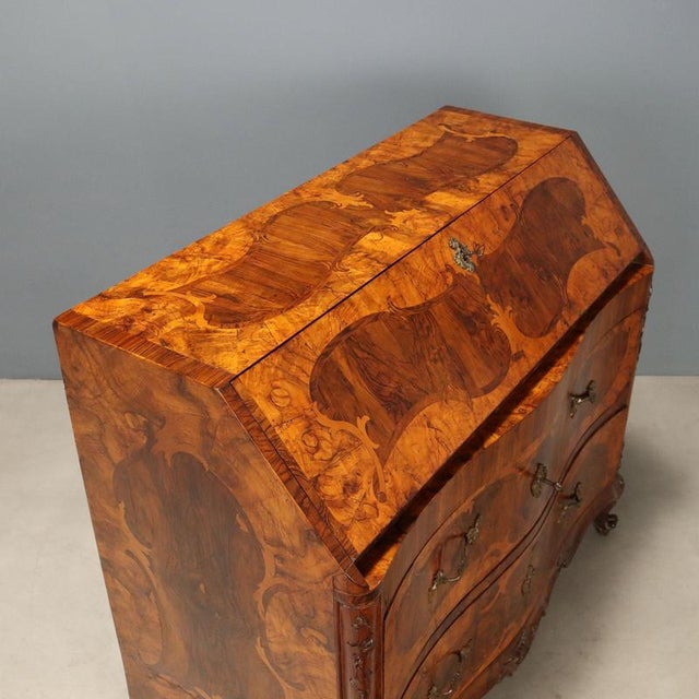18th Century Walnut and Walnut Burl Bureau For Sale - Image 13 of 16