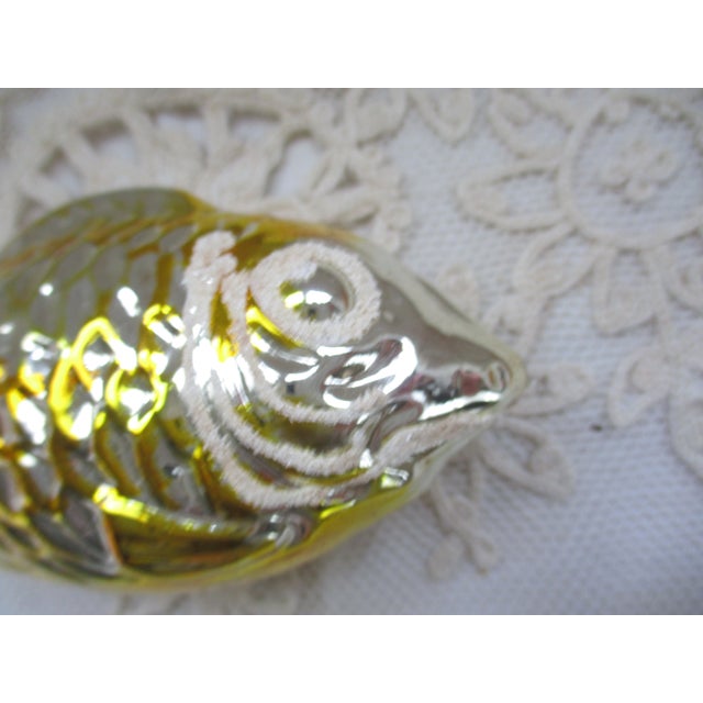 1920s Antique Christmas Blown Mercury Glass Yellow With Mica Fish Feather Tree Ornament For Sale - Image 5 of 10