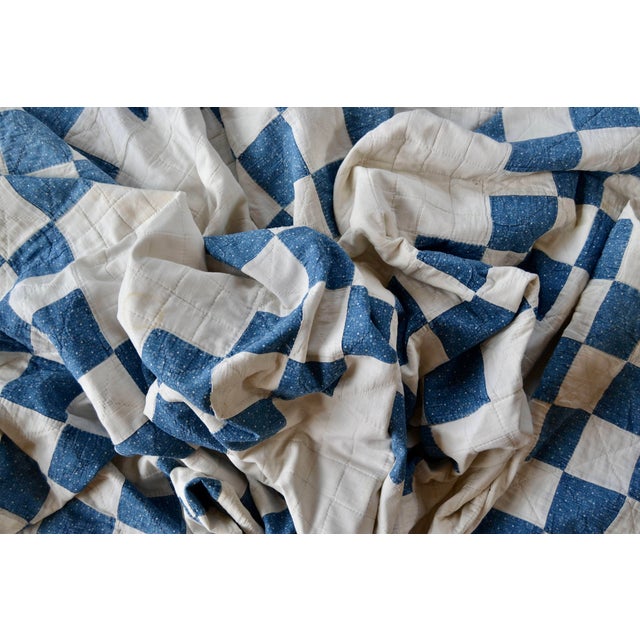 Blue 1940s Indigo and White Double Irish Chain Antique Quilt - For Sale - Image 8 of 10