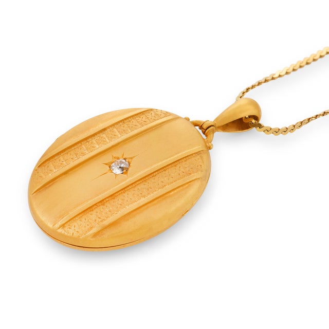 Victorian 19th Century Victorian Old Mine Cut Diamond 14k Yellow Gold Locket Necklace For Sale - Image 3 of 6