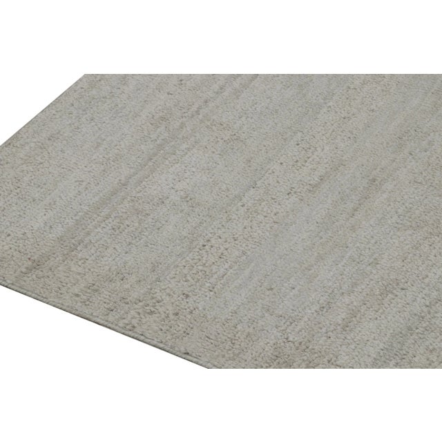 Contemporary Rug & Kilim’s Contemporary Runner and Textural Rug in Solid Gray Striae For Sale - Image 3 of 7