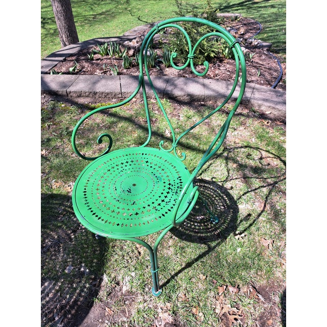 1970s Patio Bistro Set - Vintage Woodard 5 Piece Mid Century Wrought Iron For Sale In Minneapolis - Image 6 of 7