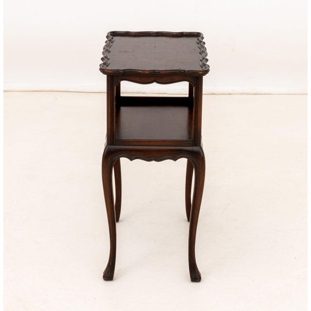 Early 20th Century Queen Anne Style Two-Tier Mahogany Side Table For Sale In New York - Image 6 of 9