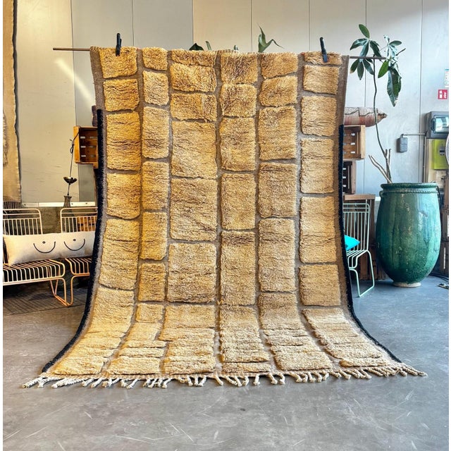 ✨ Description This authentic Moroccan Mrirt rug is handwoven from 100% natural wool by skilled artisans in the Atlas...