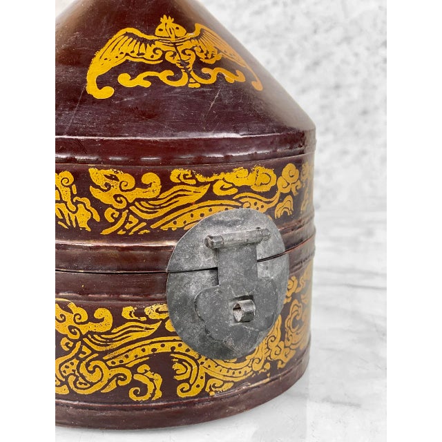 Vintage Chinese Lacquered Triangular Dragon Motif Trinket Tea Box For Sale - Image 4 of 10