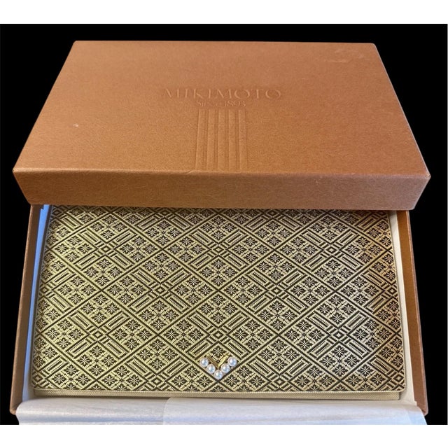 Japanese 1990s Mikimoto Japanese Kimono Silk Brocade 18k Gold Plate Pearl Clasp Evening Shoulder Bag Clutch Black For Sale - Image 3 of 11