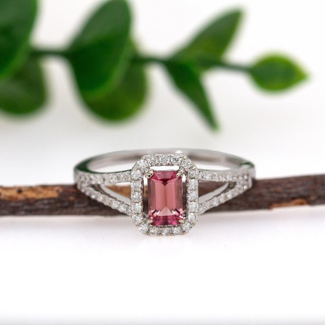 Contemporary Pink Tourmaline and Natural Diamonds Ring in Solid 14k White Gold | Em 6x4mm, Size 6.75 For Sale - Image 3 of 7