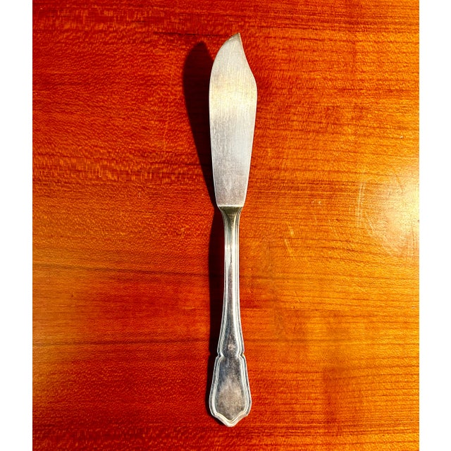 12 Piece French Silver Plated Fish Cultery by Sfam L’Orfèvrerie De Chambly, Filets Pattern, Circa 1920 For Sale - Image 9 of 12