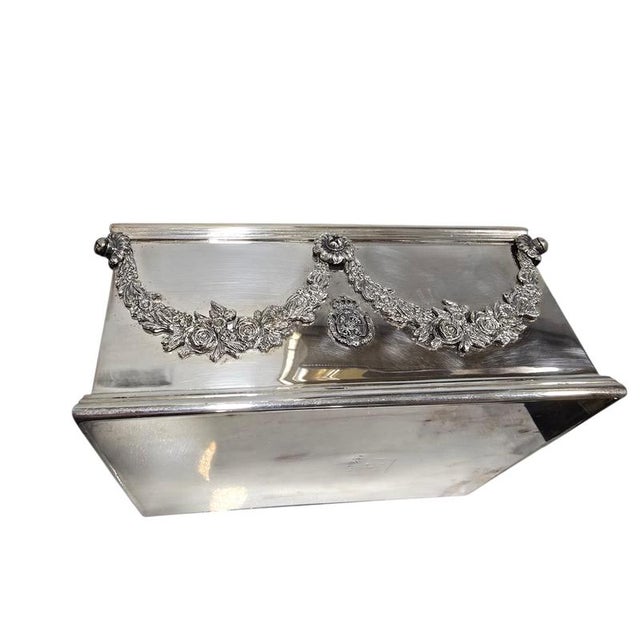 Spanish Royal Silver Box with Crest and Birds by Yanes for Patrimonio Naciona, 1960 For Sale - Image 9 of 12
