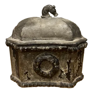 18th Century, English Georgian Lead Tobacco Keeper - Horse Finial