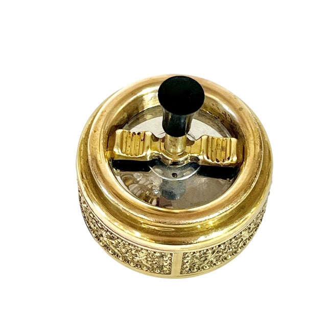 Roulette style ashtray. Push the black handle down and the inside spins and drops down cleaning up all the ash and storing...