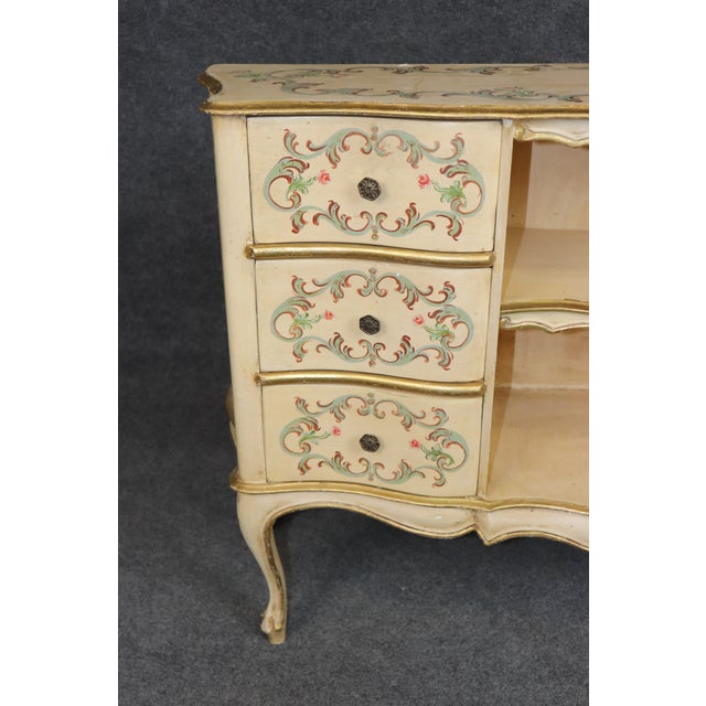 Vintage Italian Venetian Style Creme Painted & Gilt Cabinet C. 1950s For Sale - Image 13 of 15