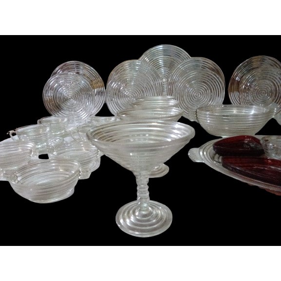 This 34 piece Manhattan Art Deco glass dining room setting originates from America in 1938. The set includes a variety of...