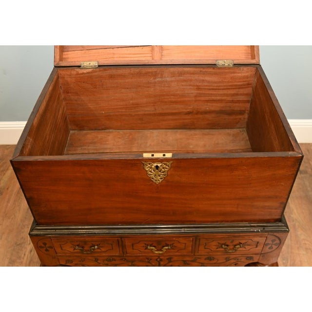 Antique Portuguese Linen Trunk, 1800 For Sale - Image 5 of 9