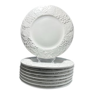 1990s Crate & Barrel 8 Large Ceramic White Embossed Grape Leaf Dinner Plates - Set of 8 For Sale