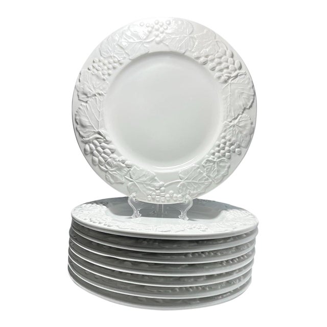 1990s Crate & Barrel 8 Large Ceramic White Embossed Grape Leaf Dinner Plates - Set of 8 For Sale