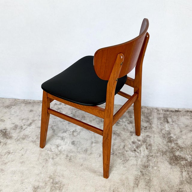 Teak Veneered Dining Chairs with Black Upholstered Seats, 1960s, Set of 4 For Sale - Image 9 of 14