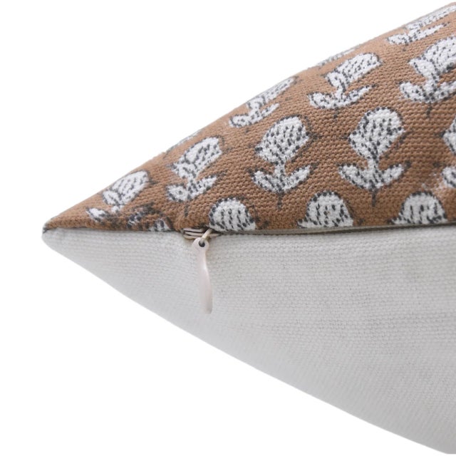 Art Deco Fabdivine Handmade Block Printed Cushion Cover 14x20 Inch Thick Cotton White-Tarangini For Sale - Image 3 of 4