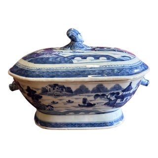 Antique Chinese Export Canton Porcelain Soup Tureen, Circa 1830's For Sale