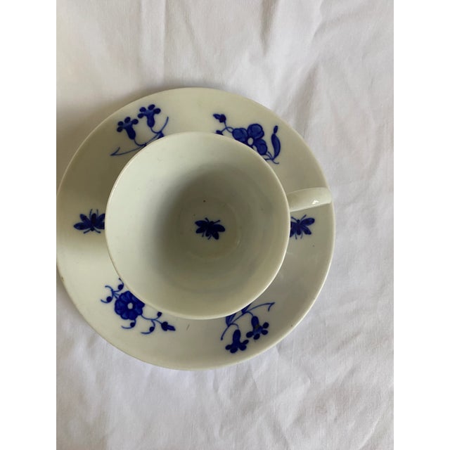 19th Century Blue and White Worcester Fine Porcelain Cup and Saucer Set- 2 Pieces For Sale - Image 4 of 7
