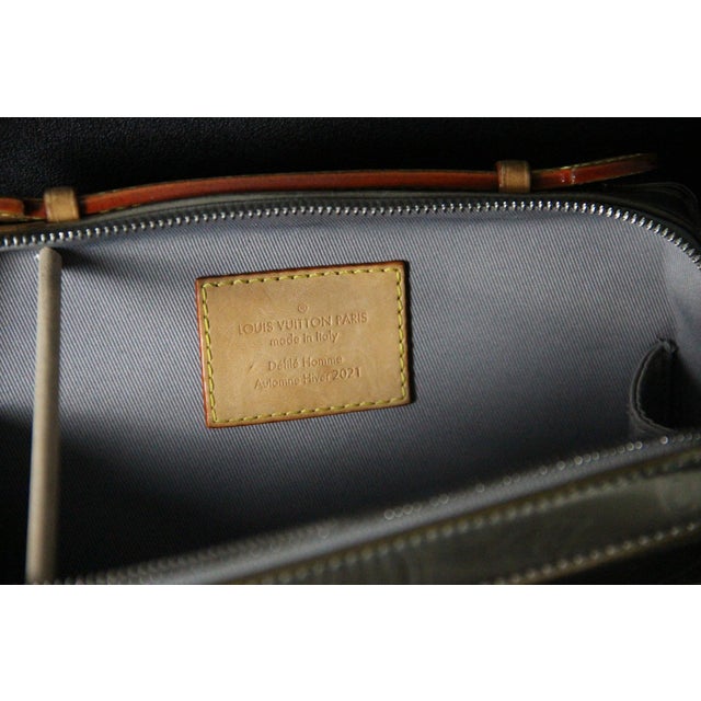 Small Louis Vuitton Silver Mirror Bag by Virgil Abloh, Limited Edition from 2021 For Sale - Image 6 of 15