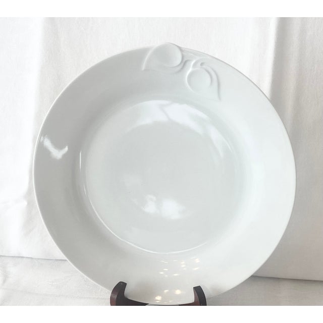 Vintage Fleuron Chloe’ Paris White by China 5 Piece Place Setting Mint Condition. For Sale - Image 10 of 17