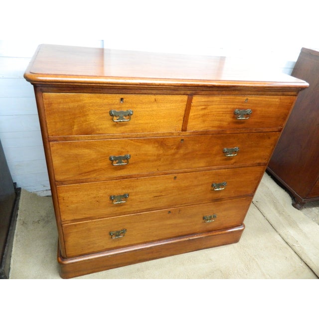 Victorian Chest of Drawers in Mahogany For Sale - Image 3 of 18