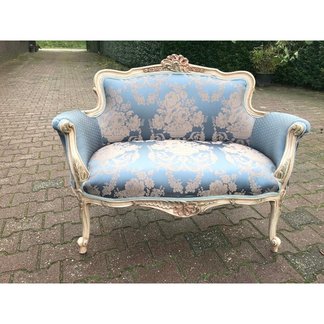 Wood Vintage French Louis XVI Cream Beech Blue Damask Settee – 1 Pc For Sale - Image 7 of 11