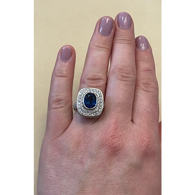Ceylon Blue Sapphire and Diamond 18 Karat White Gold Cocktail Ring For Sale - Image 12 of 18