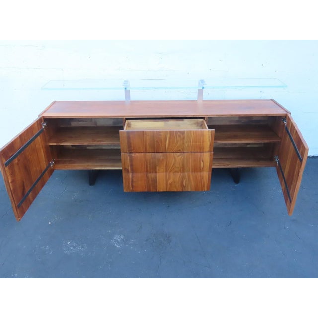 Mid-Century Modern Mid Century Modern Long Glass Top Walnut Sideboard Credenza Dresser Buffet 6667 For Sale - Image 3 of 18