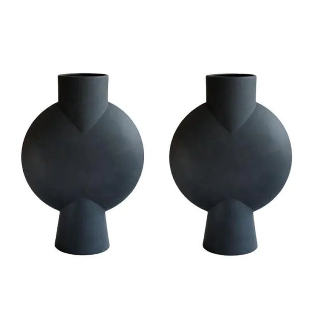 Set of 2 giant sphere vases bubl by 101 Copenhagen. Designed by Kristian Sofus Hansen & Tommy Hyldahl. Dimensions: L75 /...