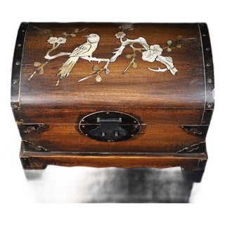 Vintage Huali Wood Jewelry Box With Mother-of-Pearl Bird & Floral Inlay and Brass Hardware For Sale