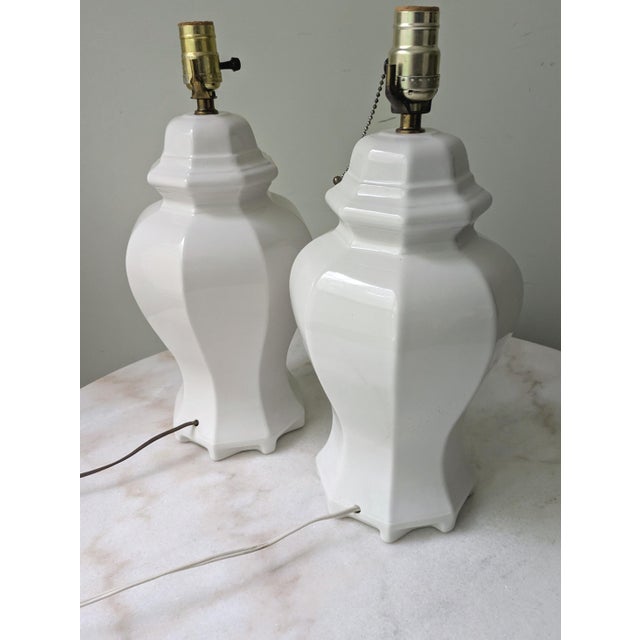 Vintage White Ceramic Ginger Jar Lamps, a Pair For Sale In Chicago - Image 6 of 8